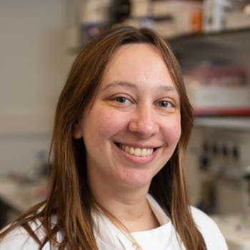 A portrait of Romina Koiffman in her lab 