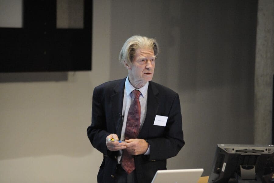 John Gurdon, speaking from behind a lecturn