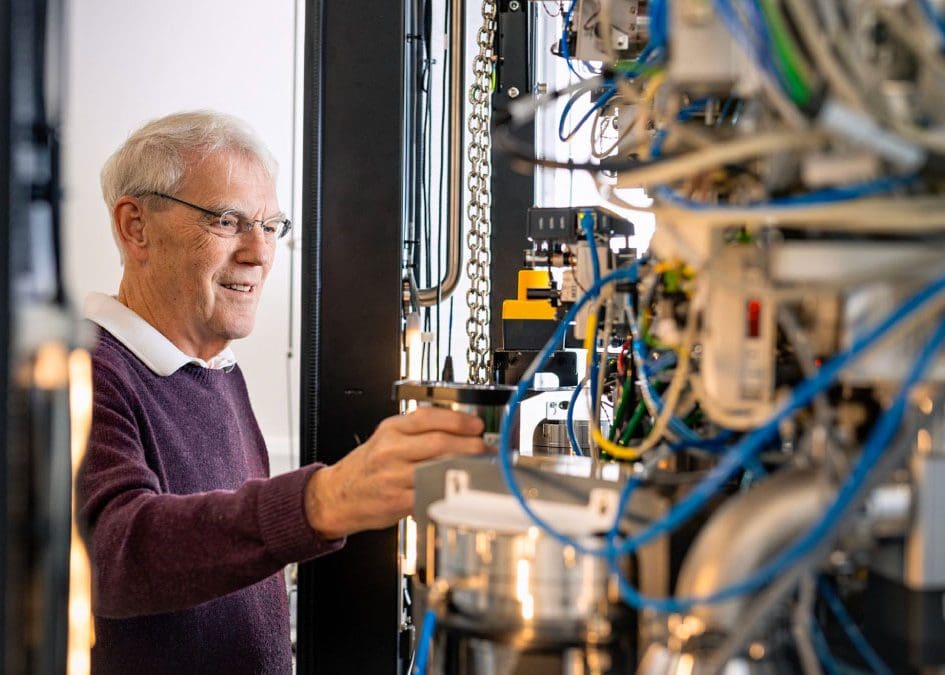 Richard Henderson with electron microscope