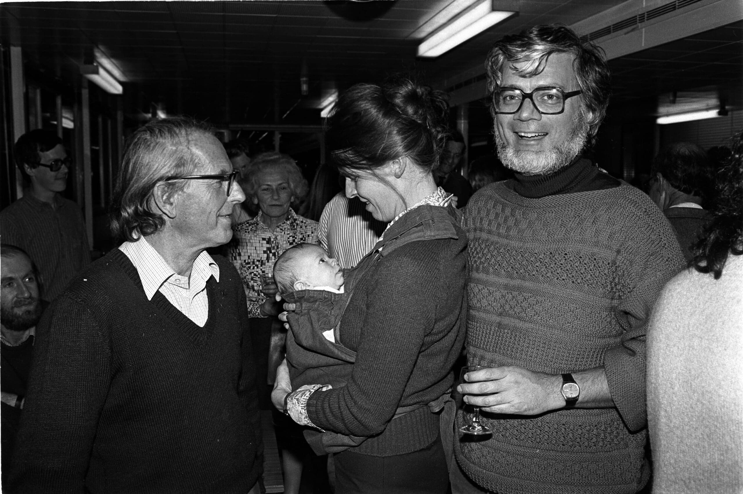 Fred Sanger with Joan Steitz, who is carrying a baby, and Tom Steitz