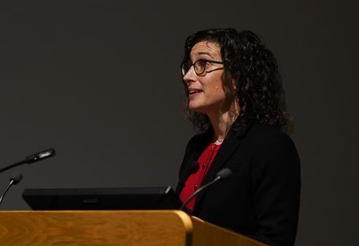 Photo of Beth Thompson: